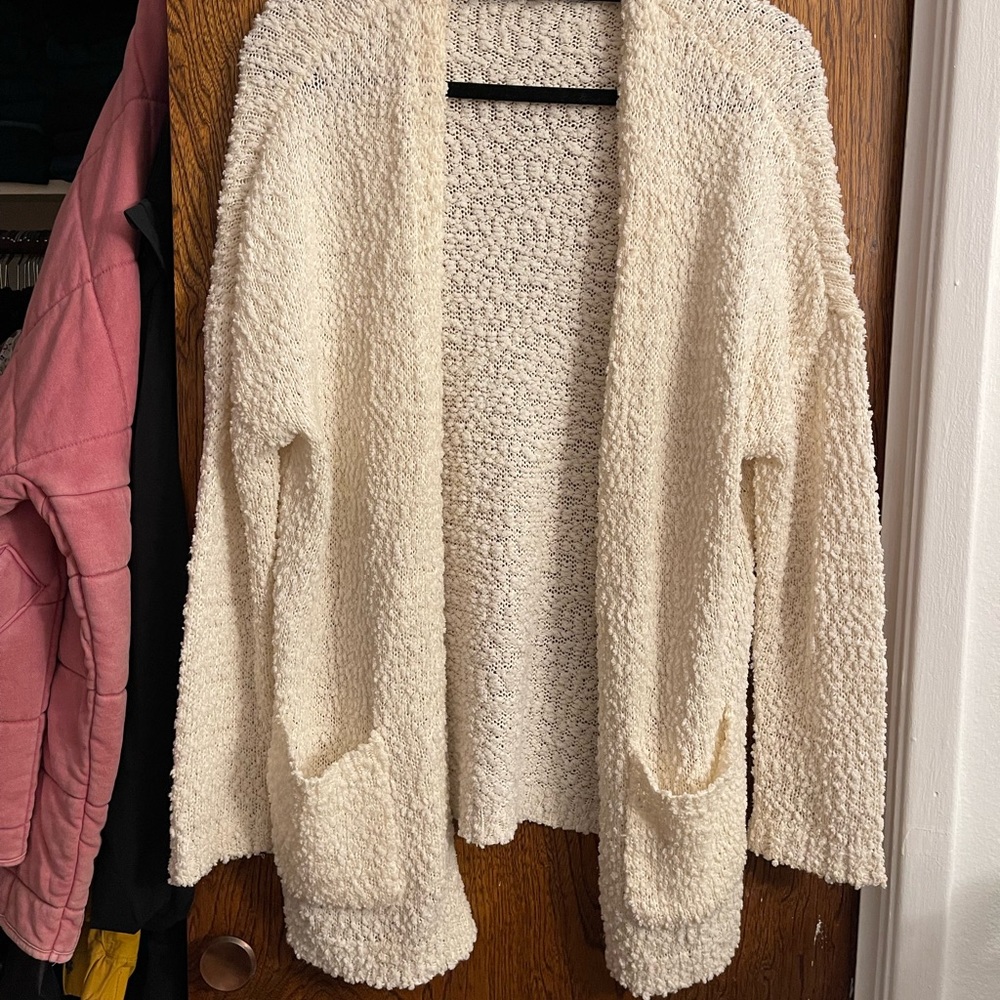 Cozy slouchy white cardigan with pockets